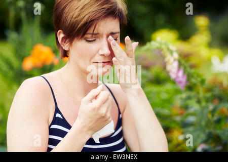 Mädchen mit Heuschnupfen Stockfoto