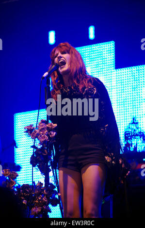 Datei-PIC: Glastonbury, UK. 2009. Florence and The Machine Headline Glastonbury Festival auf Freitag, 26. Juni 2015 Nachdem die Foo Fighters absagen musste. 2009 wurde Florence Welch und ihre Band beim Glastonbury Festival zum ersten Mal in der John-Peel-Zelt führen. Stockfoto