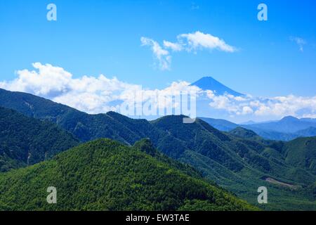Mt. Kinpou und Mt. Fuji gesehen vom Mt. Mizugaki, japanischen Berg Stockfoto