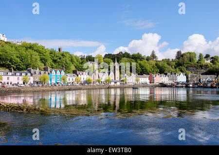 Farbenfrohe Gebäude mit Blick auf Hafen in Mull Dorf von Tobermory Isle of Mull Argyll & Bute Inneren Hebriden Western Isles Schottland UK Großbritannien Stockfoto