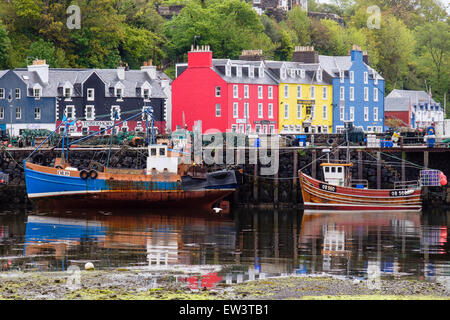 Angelboote/Fischerboote vertäut durch Hafenpier Tobermory Isle of Mull Argyll & Bute Inneren Hebriden Western Isles Schottland UK Großbritannien Stockfoto