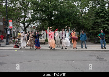 Hare-Krishna-Gesang, für Menschen mit Freude und Liebe an alle Stockfoto