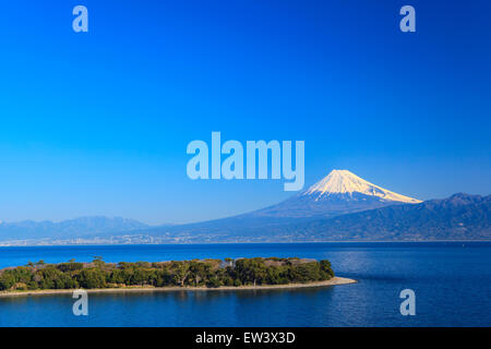 Kap Osezaki und Mt. Fuji gesehen von Nishiizu, Shizuoka, Japan Stockfoto