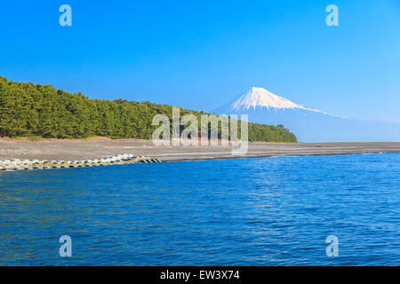 Blick auf Mt. Fuji aus Mihonomatsubara, Izu, Shizuoka, Japan Stockfoto