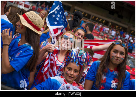 Vancouver, Kanada. 16. Juni 2015. Team USA-Fans vor der ersten Runde match zwischen Nigeria und den USA bei der FIFA Frauen WM Kanada 2015 im BC Place Stadium. Bildnachweis: Matt Jacques/Alamy Live-Nachrichten Stockfoto