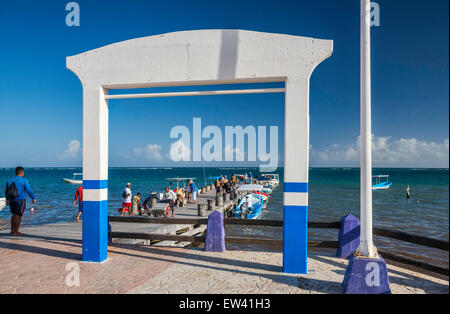 Tor am Pier in Puerto Morelos, Riviera Maya, Halbinsel Yucatan, Quintana Roo Zustand, Mexiko Stockfoto