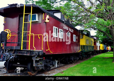 Ronks, Pennsylvania: Vintage Kombüsen aus ehemaligen Eisenbahn des Landes dienen nun als Unterkünfte im Red Caboose Motel Stockfoto