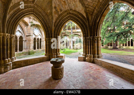 Triple Arches im Kreuzgang der Königlichen Zisterzienser Kloster von Santa Maria de Veruela Stockfoto