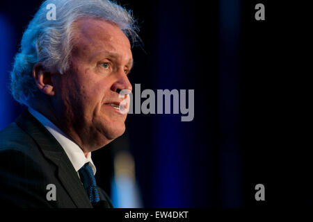 Washington DC, USA. 17. Juni 2015. Jeffrey "Jeff" Immelt, Chairman und CEO von General Electric Company, spricht während einer wirtschaftlichen Club of Washington-Veranstaltung in der Innenstadt von Washington, D.C. am 17. Juni 2015. Bildnachweis: Kristoffer Tripplaar/Alamy Live-Nachrichten Stockfoto