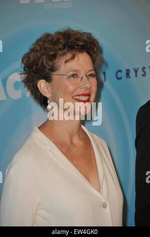 BEVERLY HILLS, CA - 16. Juni 2011: Annette Bening auf die Frauen im Film 2011 Crystal + Lucy Awards im Beverly Hilton Hotel. Stockfoto