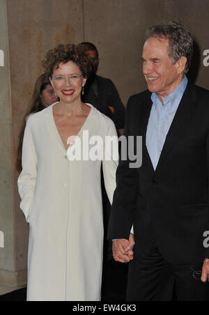 BEVERLY HILLS, CA - 16. Juni 2011: Annette Bening & Ehemann Warren Beatty auf die Frauen im Film 2011 Crystal + Lucy Awards im Beverly Hilton Hotel. Stockfoto