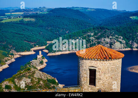 Frankreich, Loire, Dorf Chambles, Essalois Burg über dem Loire-Tal Stockfoto