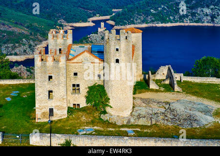 Frankreich, Loire, Dorf Chambles, Essalois Burg über dem Loire-Tal Stockfoto