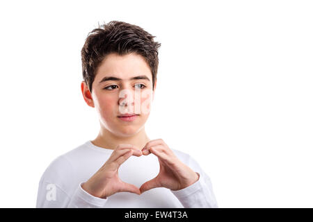 Kaukasische junge mit Akne neigender Haut. in einer weißen Langarm-t-Shirt machen Herz Handbewegung Stockfoto