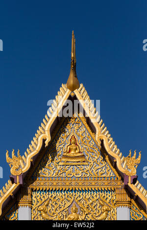 Giebel des Wat Burapharam, Osteingang, Surin, Surin Provinz, Isan, Isaan, Thailand Stockfoto