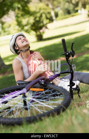 Markierten Knochen des verletzten Radfahrer Stockfoto