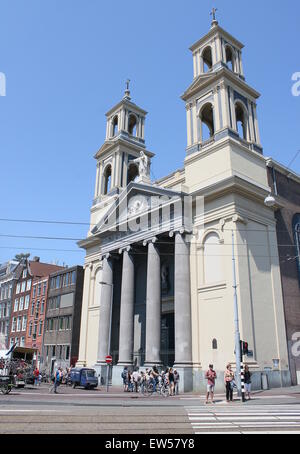 Fassade des Mose und Aaron Church am Waterlooplein Quadrat, Amsterdam, den Niederlanden, ehemals eine heimliche katholische Kirche Stockfoto