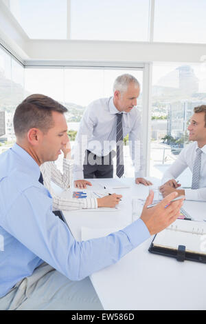Business-Team mit einem Treffen Stockfoto
