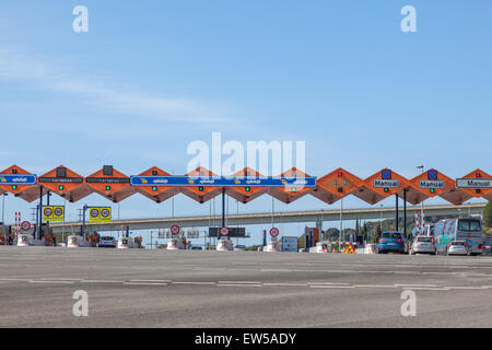 Mautstelle auf Mittelmeer Autobahn AP-7 in Girona, Katalonien, Spanien Stockfoto