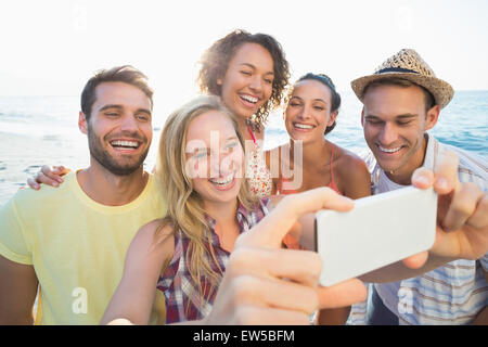 Gruppe von Freunden unter selfies Stockfoto