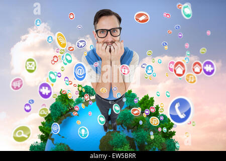 Zusammengesetztes Bild geeky Hipster nervös Blick in die Kamera Stockfoto