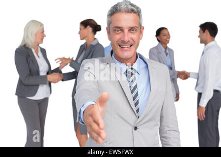 Geschäftsmann bietet handshake Stockfoto