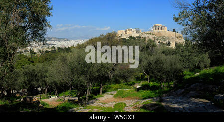 Tempel des Parthenon, der Akropolis, Athen, Griechenland. Panorama-Foto. Blick vom Philopappou / Loubardiaris Hügel Stockfoto