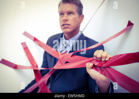 Geschäftsmann von Bürokratie gefangen Stockfoto