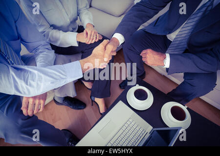 Geschäftsleute, die mit einem Treffen Stockfoto