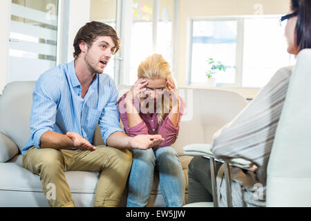 Psychologen helfen ein paar mit Beziehungsschwierigkeiten Stockfoto