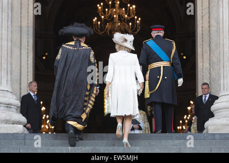 London, UK. 18. Juni 2015. L-r: The Lord Mayor of London, der Herzogin von Cornwall und der Prince Of Wales besuchen den Wehrdienst zum Gedenken an den 200. Jahrestag der Schlacht von Waterloo in der St. Pauls Cathedral. Bildnachweis: OnTheRoad/Alamy Live-Nachrichten Stockfoto