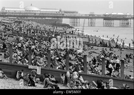 Sommer Urlaub Szenen in Brighton. 2. Juni 1968. Stockfoto