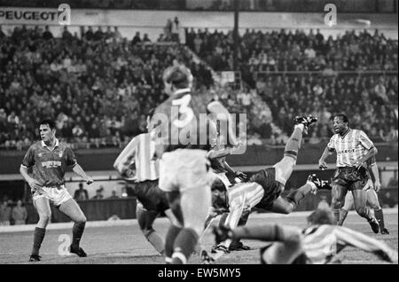 Coventry City 5 V Nottingham Forest 4.  Vierte Runde des Pokals Rumbelows bei Highfield Road. (Bild zeigt) Ziel-Mund-Aktion. 28. November 1990 Stockfoto