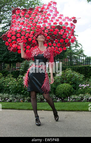 Ascot, Berkshire, UK. 18. Juni 2015. Damentag im Royal Ascot Credit: Amer Ghazzal/Alamy Live-Nachrichten Stockfoto