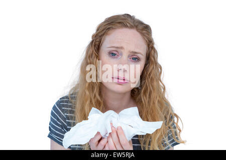 Krank blonde Frau mit Papiertuch Stockfoto