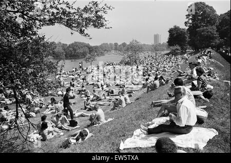 Urlaub Szenen in Brighton, East Sussex an Pfingsten Feiertag. 15. Mai 1964. Stockfoto