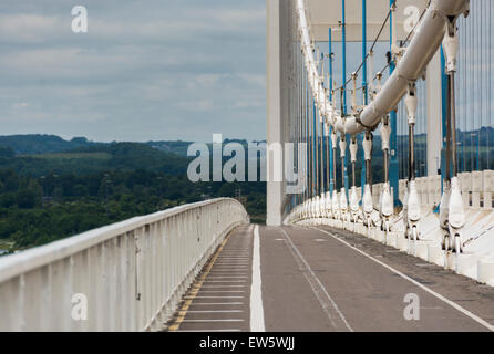 Der Severn-Brücke eröffnet, Autobahnverkehr 1966 zwischen England und Wales über den Fluss Severn. Stockfoto