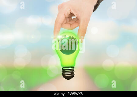 Zusammengesetztes Bild des Kaufmanns Messung etwas mit seinen Fingern Stockfoto