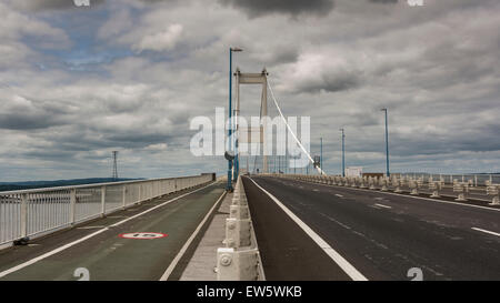 Der Severn-Brücke eröffnet, Autobahnverkehr 1966 zwischen England und Wales über den Fluss Severn. Stockfoto