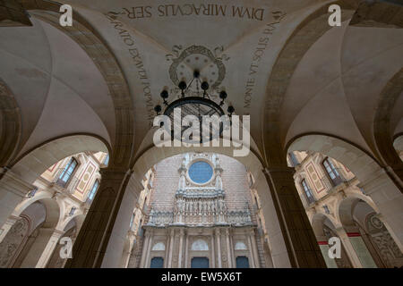 Montserrat, Spanien - 12. Juni 2015: Die Benediktiner-Abtei Santa Maria de Montserrat in Monistrol de Montserrat, Barcelona Stockfoto