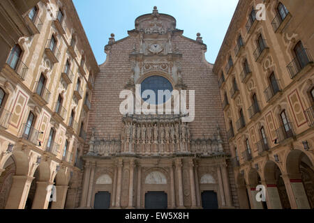 Montserrat, Spanien - 12. Juni 2015: Die Benediktiner-Abtei Santa Maria de Montserrat in Monistrol de Montserrat, Barcelona Stockfoto