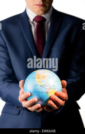 Hand der Geschäftsmann hält Erdkugel Stockfoto