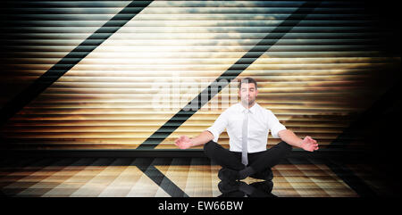 Zusammengesetztes Bild des Kaufmanns meditieren im Lotus pose Stockfoto