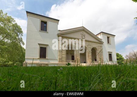 Die Villa Pisani Bonetti ist eine Patriziervilla, entworfen von Andrea Palladio, befindet sich in Bagnolo, einem Weiler in der Comune Lonigo in der Region Venetien in Italien. Stockfoto