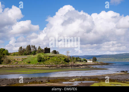 Blick auf Aros Burg im Sound of Mull. Salen Isle of Mull Argyll & Bute Inneren Hebriden Western Isles Schottland, Vereinigtes Königreich Stockfoto