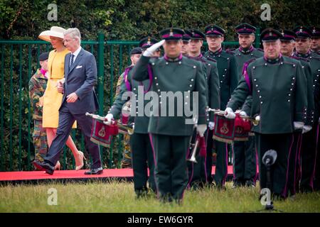 Philippe König und Königin Mathilde von Belgien während der offiziellen Feier im Rahmen der Zweihundertjahrfeier Feierlichkeiten für die Schlacht von Waterloo, Belgien 18. Juni 2015. Am 19. und 20. Juni 2015 werden einige 5000 Re-enactment, 300 Pferde und 100 Kanonen nenbehälters Stockfoto