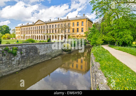 STADT MAGDALEN COLLEGE IN OXFORD UND PALLADIO NEUBAU NAHE FLUSS CHERWELL Stockfoto