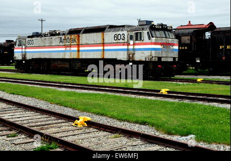 Strasburg, PA: An Amtrak Metroliner elektrifiziert Motor in der Outdoor-Rangierbahnhöfen an der Pennsylvania Railroad Museum Stockfoto