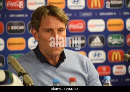 Olomouc, Tschechische Republik. 18. Juni 2015. Schweden-Trainer Hakan Ericson spricht zu Medien nach dem Sieg seiner Mannschaft in der UEFA European u-21-Meisterschaft Gruppe B Fußballspiel Italien Vs Schweden in Olomouc, Tschechische Republik, 18. Juni 2015. © Ludek Perina/CTK Foto/Alamy Live-Nachrichten Stockfoto