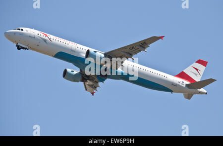 Austrian Airlines Airbus a321 OE-LBE Abfahrt Flughafen London-Heathrow LHR Stockfoto